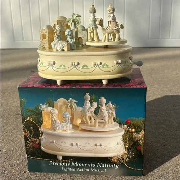 Precious moments nativity lighted action musical "Flight into into Egypt" Ensco - Picture 4 of 17